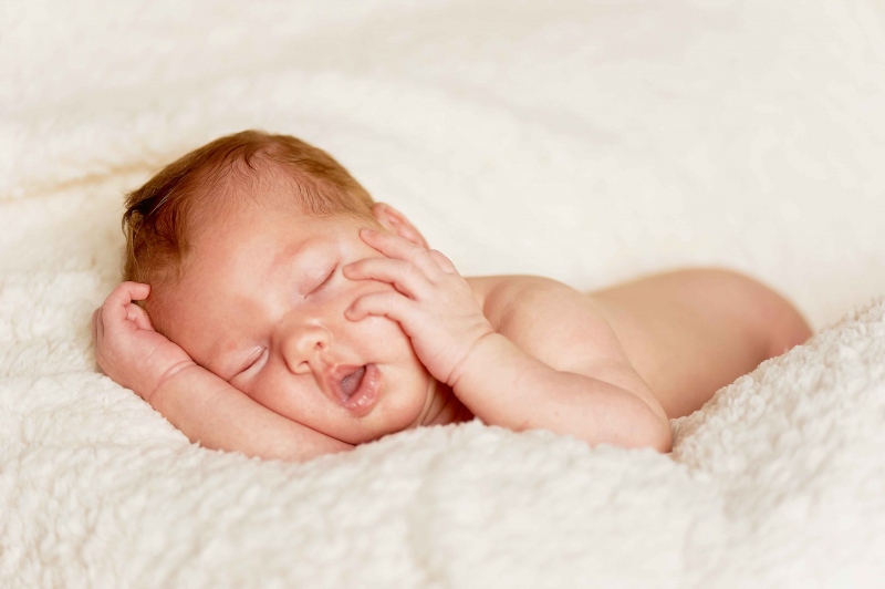 爱睡觉宝宝是不是长的很快宝宝每天睡多少才正常