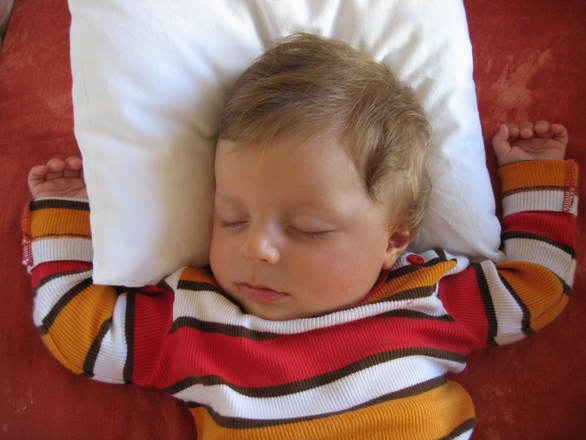 八个月宝宝睡觉头出汗多怎么办孩子盗汗的食疗