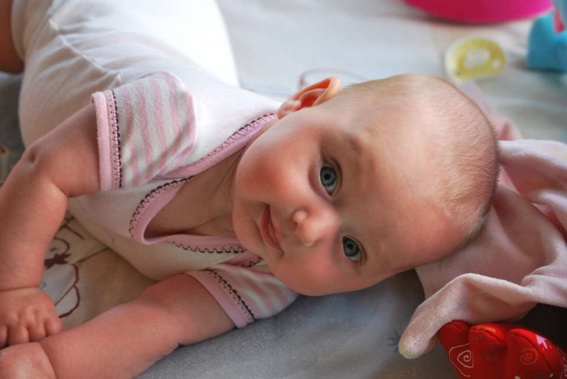 宝宝满月黄疸还没退怎么办新生儿黄疸的护理
